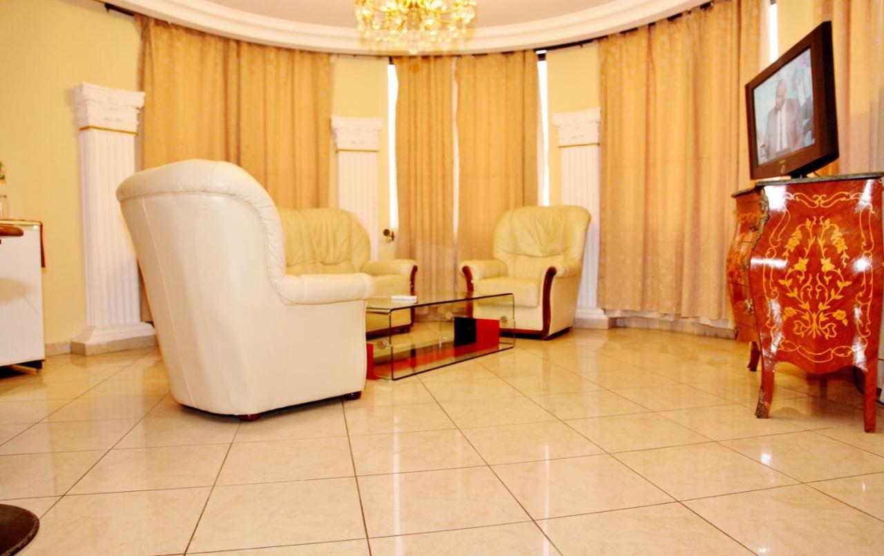 דואלה Hotel Vallee Des Princes מראה חיצוני תמונה