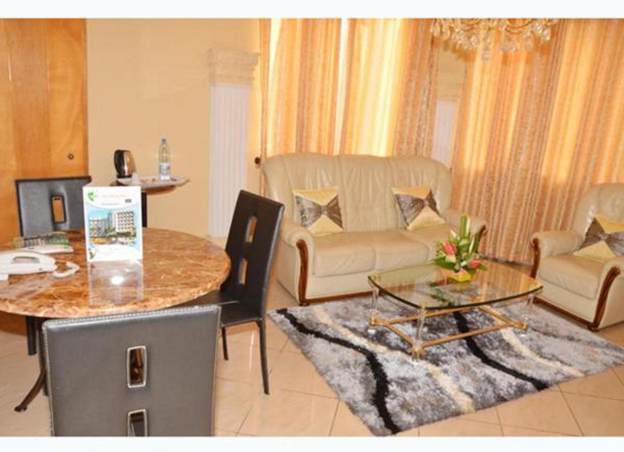 דואלה Hotel Vallee Des Princes מראה חיצוני תמונה