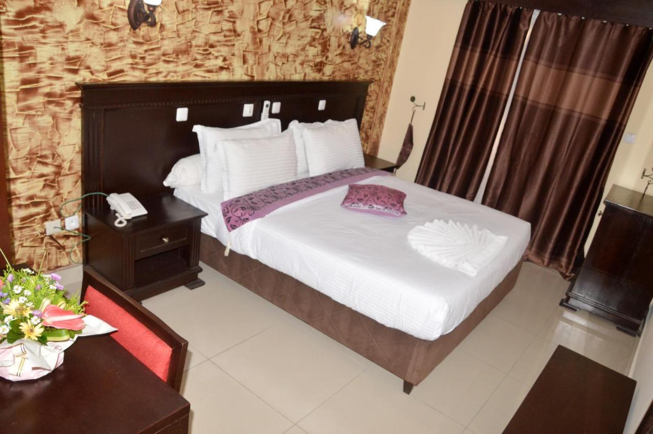דואלה Hotel Vallee Des Princes מראה חיצוני תמונה