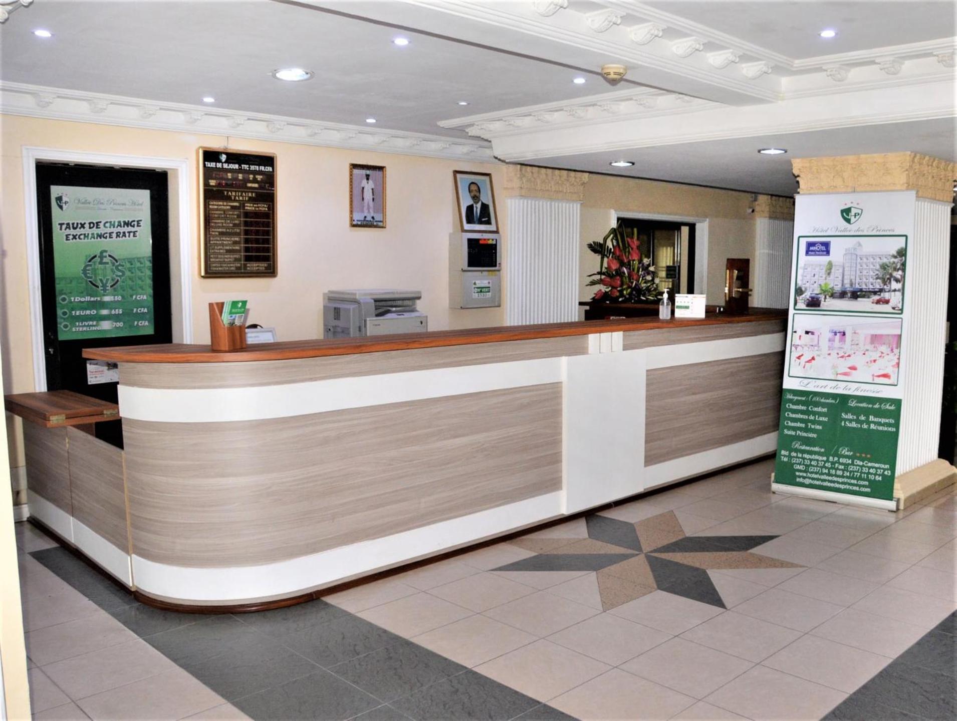 דואלה Hotel Vallee Des Princes מראה חיצוני תמונה