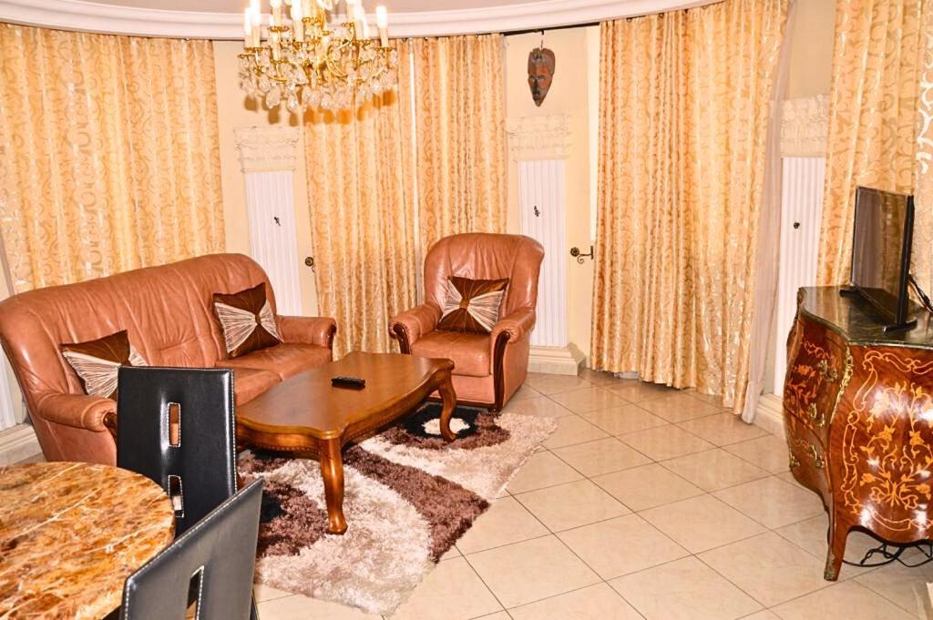 דואלה Hotel Vallee Des Princes מראה חיצוני תמונה